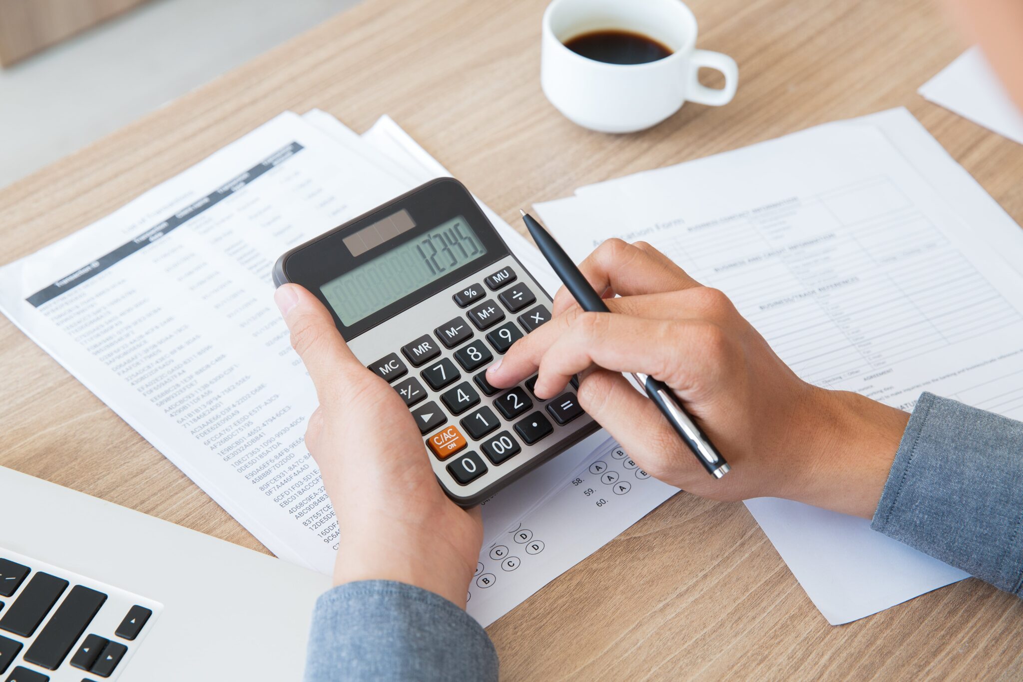 finance-accounting-paper-desk-using-min-2048×1365